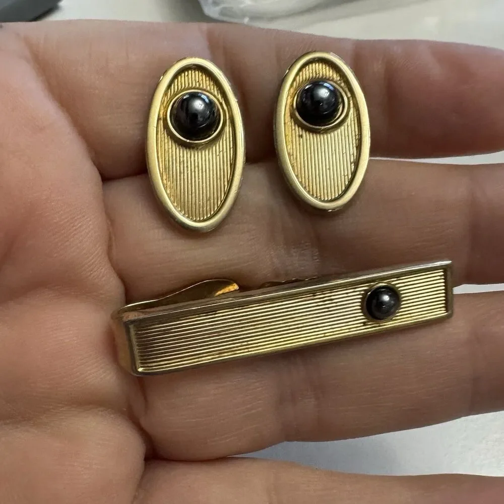 Signed Shields Vintage Gold Tone Cufflinks and Tie Bar Set with Black Onyx Accen